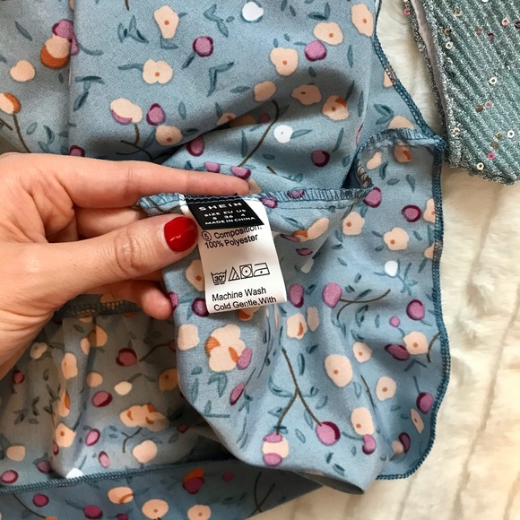 NWOT SMALL BLUE FLORAL MINI SKIRT - Picture 11 of 11